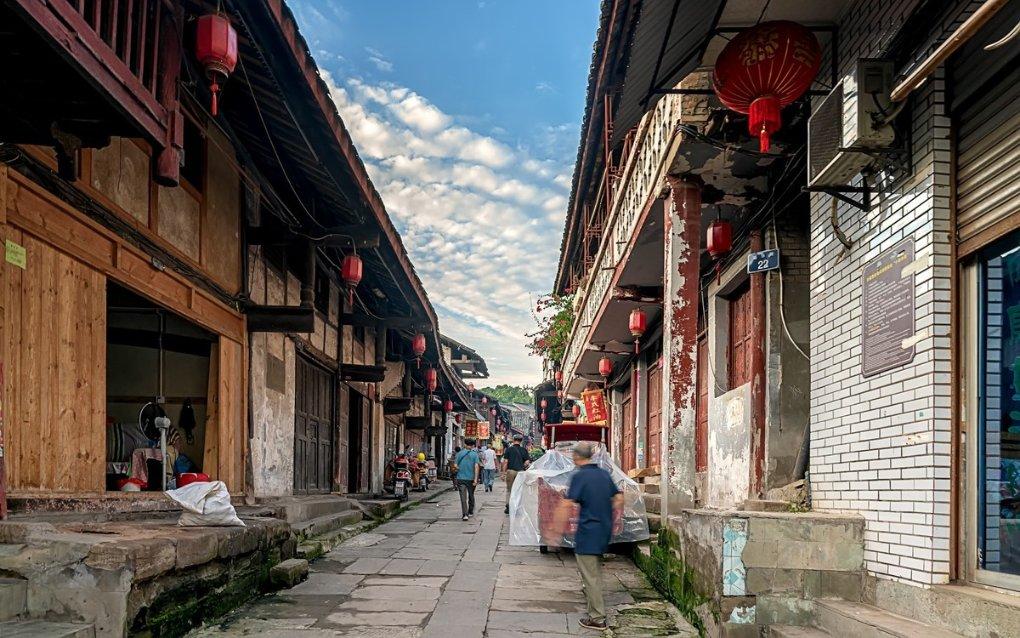 来自热带的他们在冰面上划龙舟